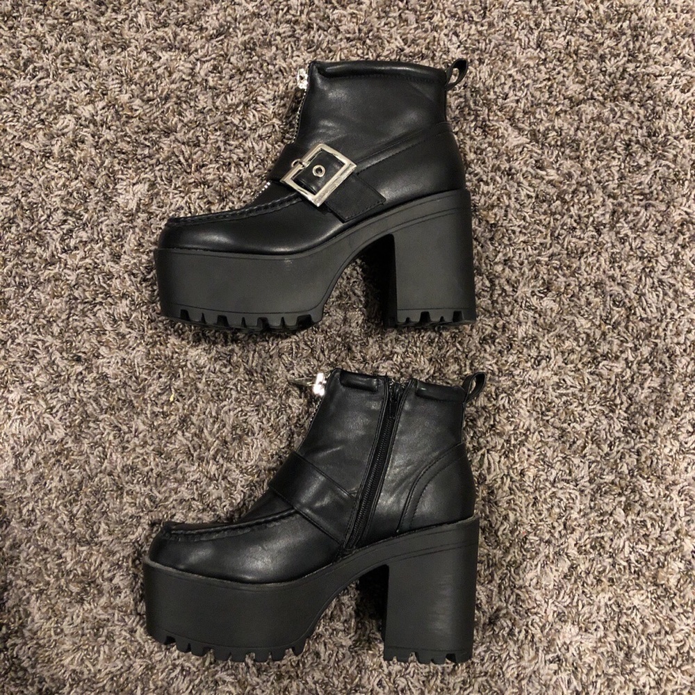 PLATFORM BOOTS